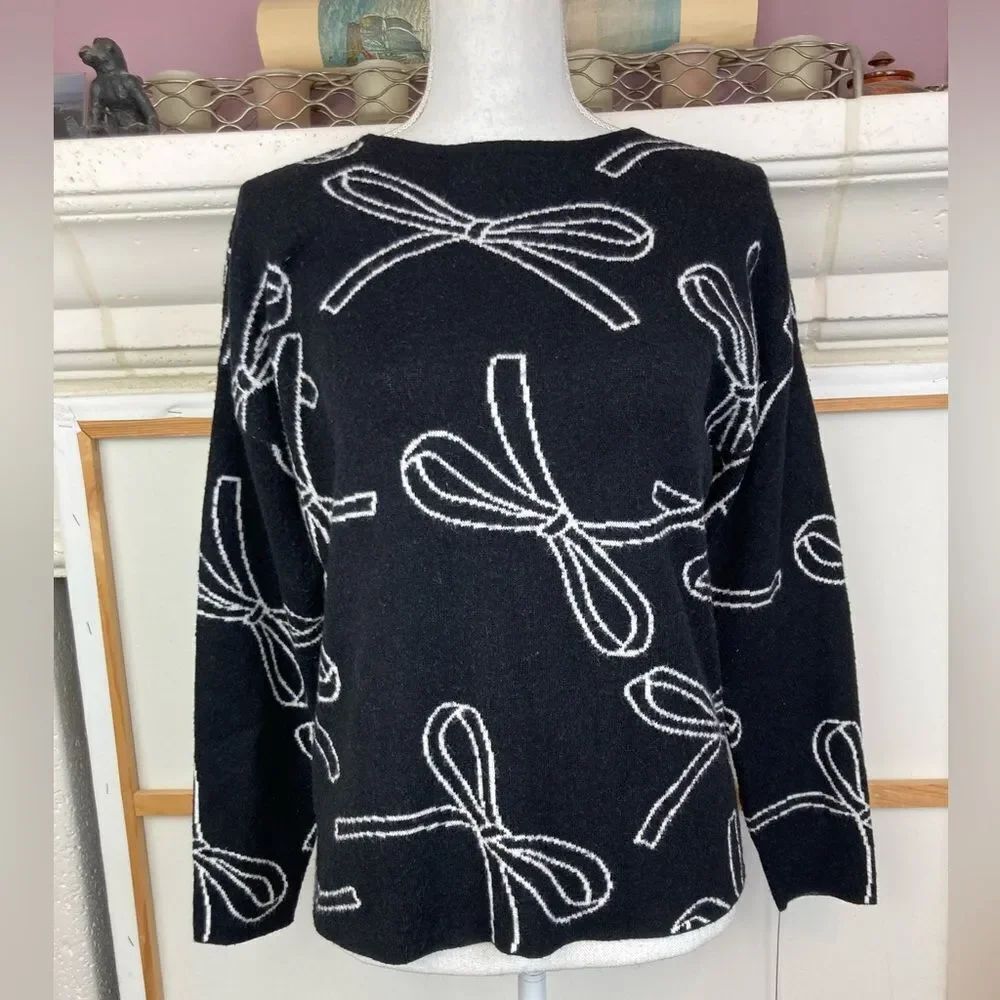 Sloan Rouge Chic Black Sweater w/White Bow Pattern runs big NWOT